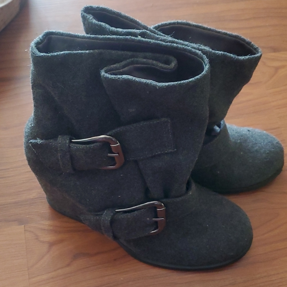 MIA Grey flannel boots size 9 1/2